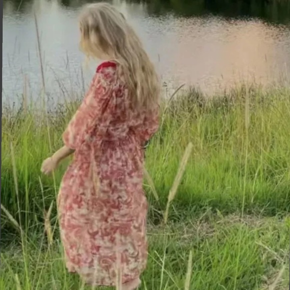 NWT Chasing Unicorns Veronica Silk Midi Dress Ochre
Paisley Sz M - Picture 4 of 5